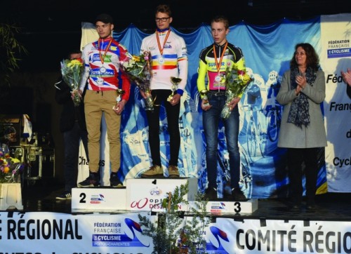le-junior-de-l-ualr-cyclisme-quentin-zendrini-champion-regional_slidesjs-1